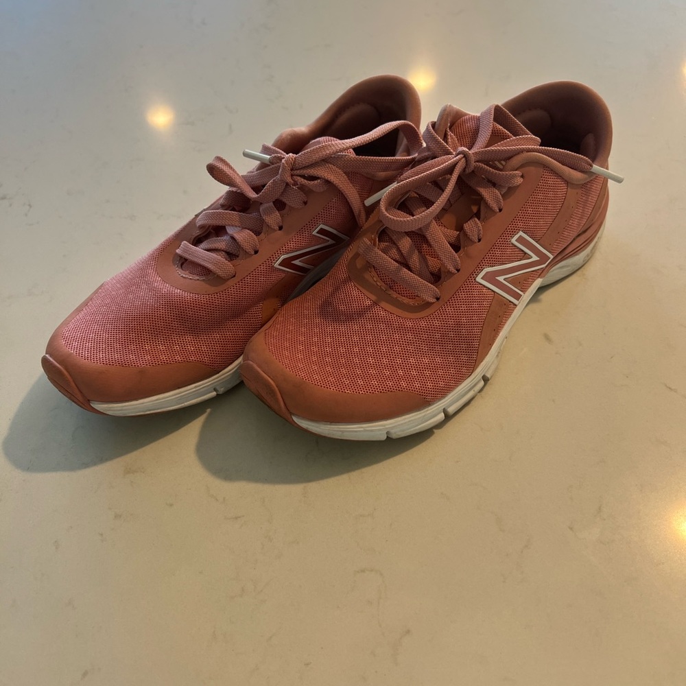 New balance tennis shoes